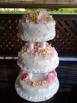 3 tier wedding cake