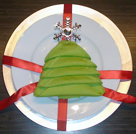 designs studio &amp; co.: A Christmas Tree Napkin