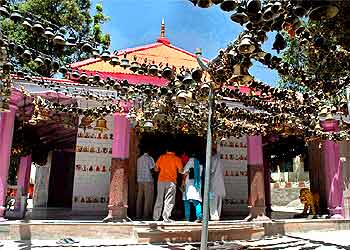[jhooladevitemple-ranikhet.jpg]