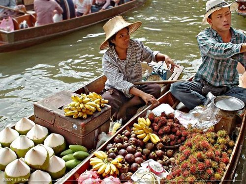    Floating-Market-At-Thailand-002.jpg