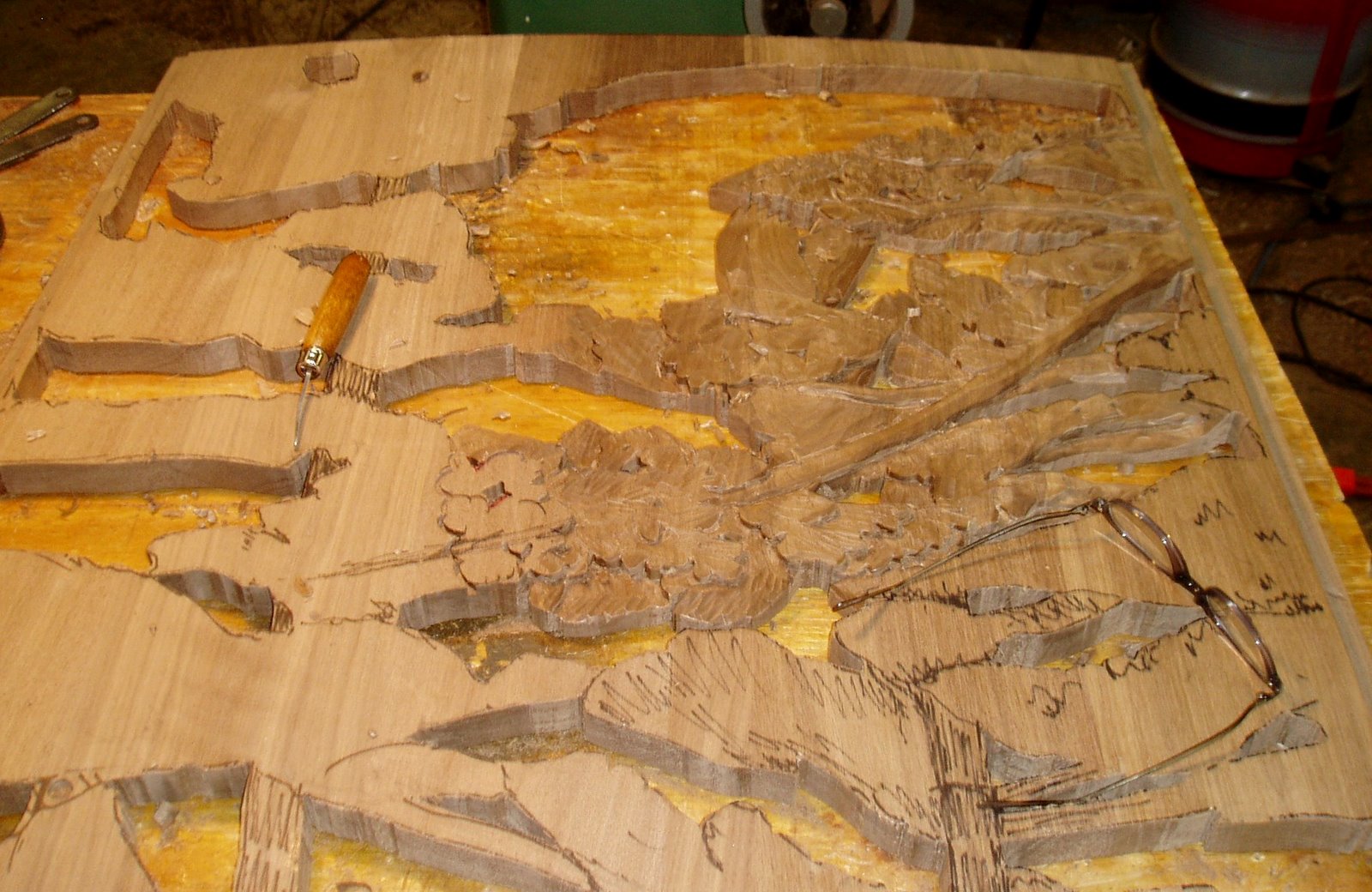[8-20-08+carving+2.JPG]