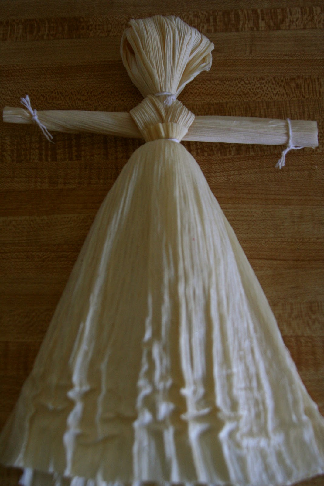 A Little Bit Crunchy A Little Bit Rock and Roll Easy Corn Husk Dolls (step by step)