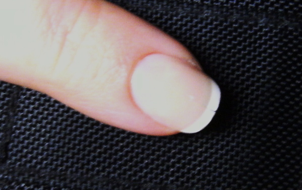 [fingr's+nails+that+break+like+this.JPG]