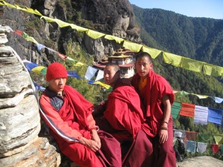 [womens+group+taksing.jpg]