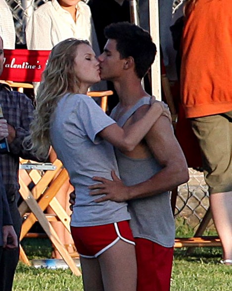 taylor swift and taylor lautner kissing. New Moon hottie Taylor Lautner