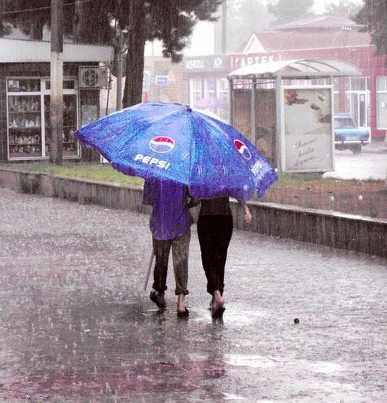 Numai Poze Noi Doi Si O Umbrela