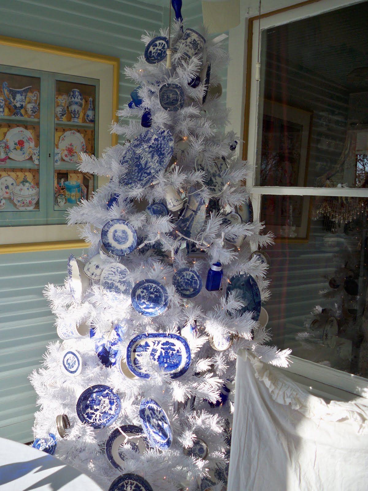 Dreams and Decor: Blue & White Christmas!