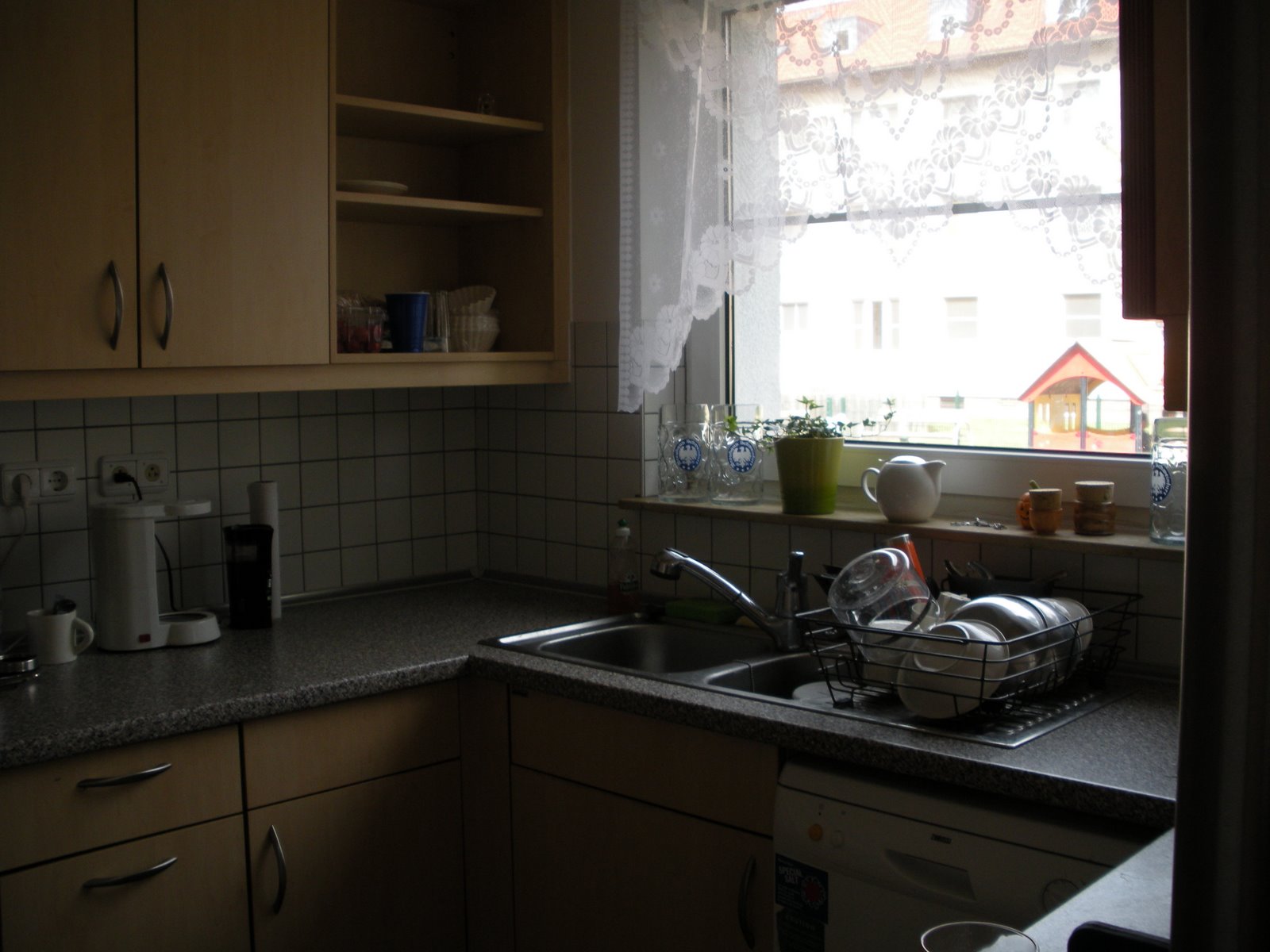 [Kitchen+View+1+-+Before.JPG]