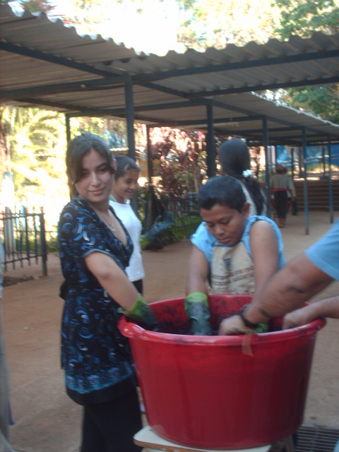 CAPACITANDO A JOVENES EN EL TEÑIDO