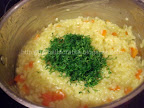 Pilaf de orez cu legume preparare reteta - punem legatura de marar