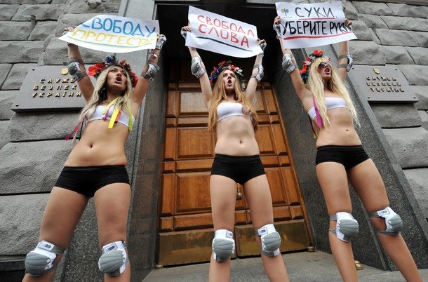 Ukrainian_women_protest_1.jpg