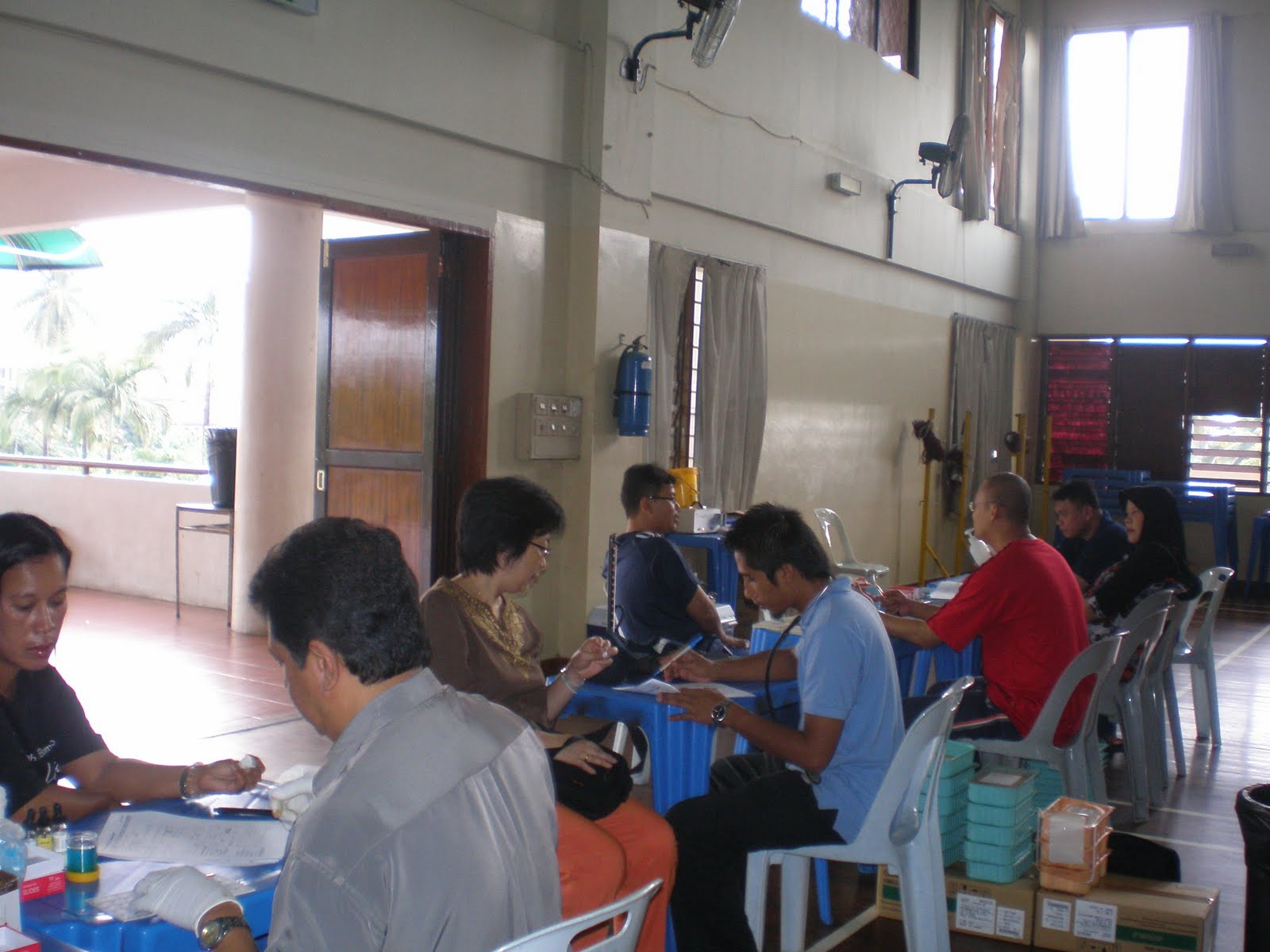 [Checking+potential+donors.JPG]