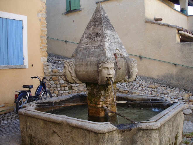 fontaine/Brunnen  St Romain de Malgarde