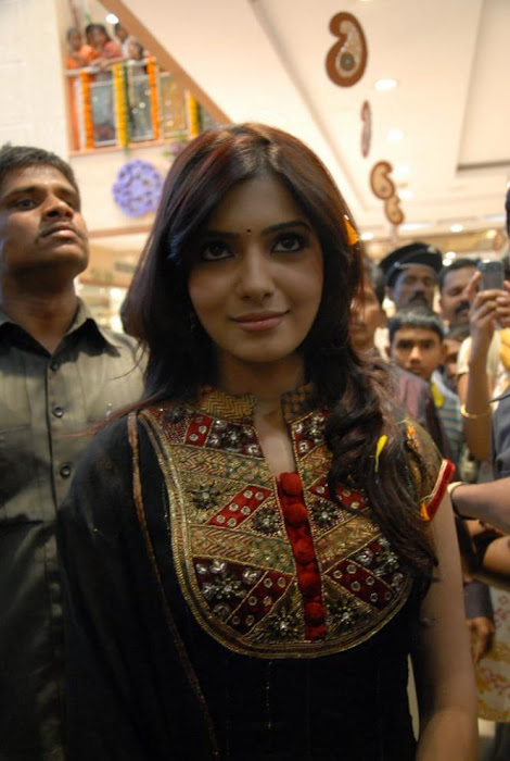 samantha new look in shoping mallfirst in photo gallery
