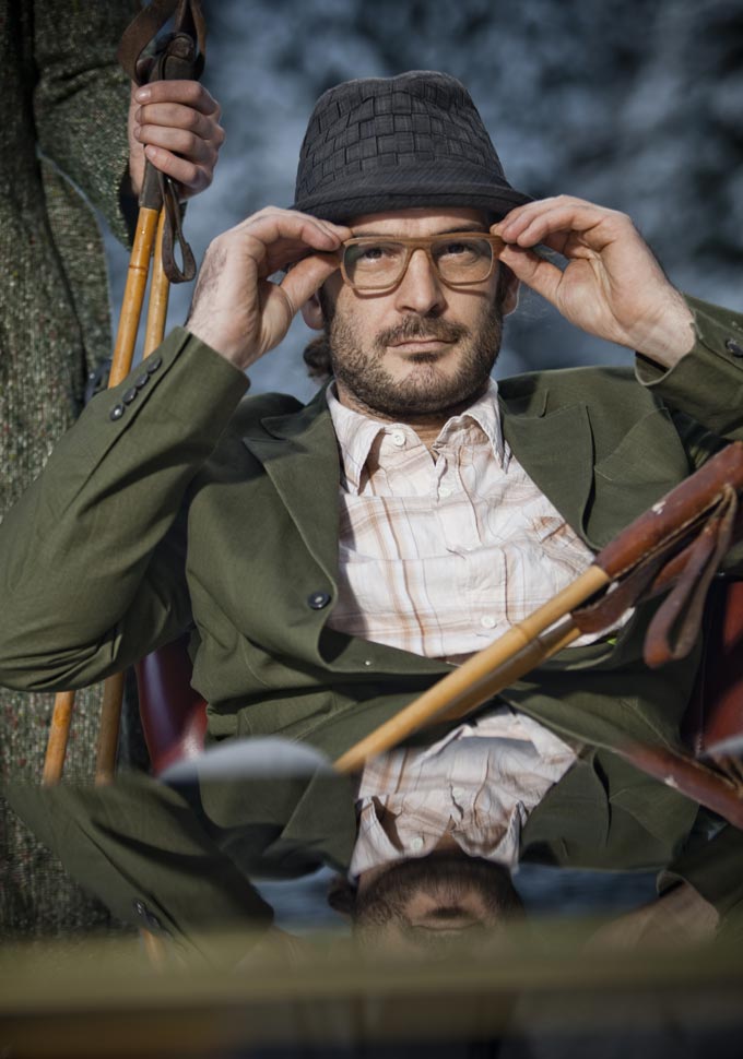 Rolf glasses - wooden eyeglasses. Photo: Eder Robert