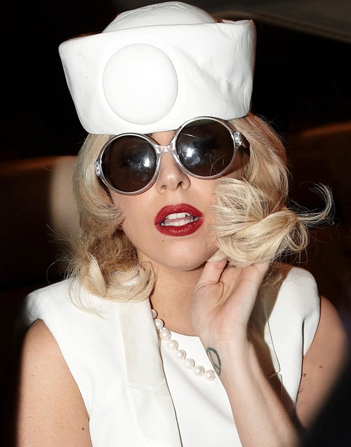 Lady Gaga Glasses,Lady Gaga Phenomenon,Lady GaGa,Celebrity Styles