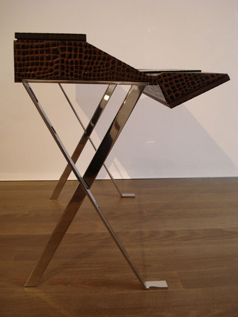 Small Modern Writing Tables Design by Sabinoaprile