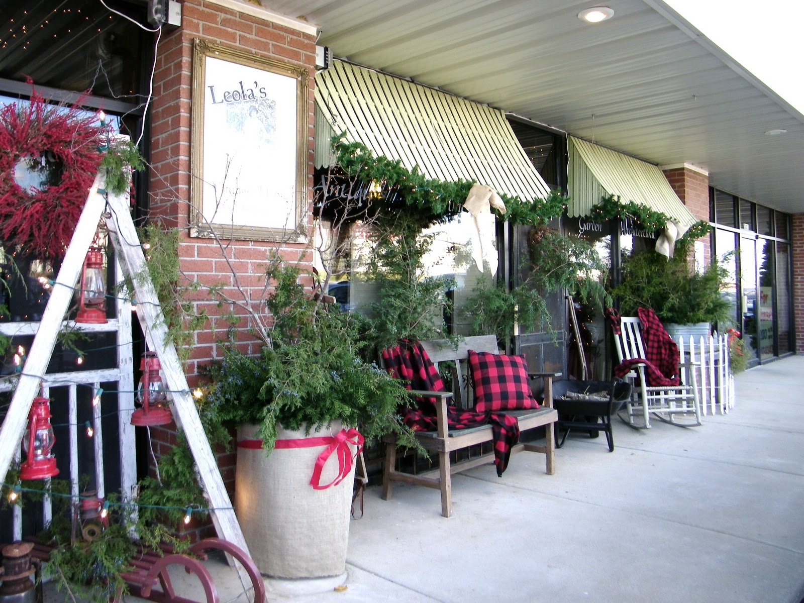 common ground Christmas at Leola's