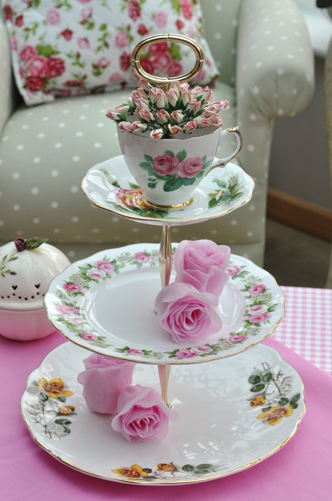 cake stand heaven Less Bling More Chic!