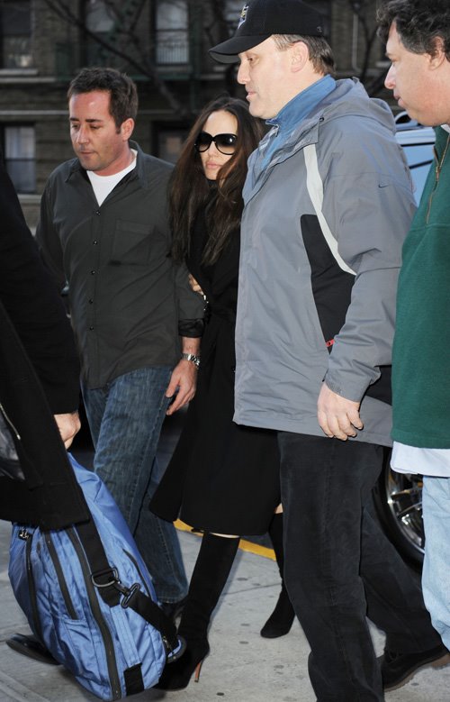[angelina-jolie-05.JPG]