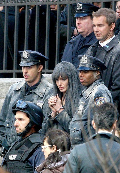 [angelina-jolie-05.jpg]