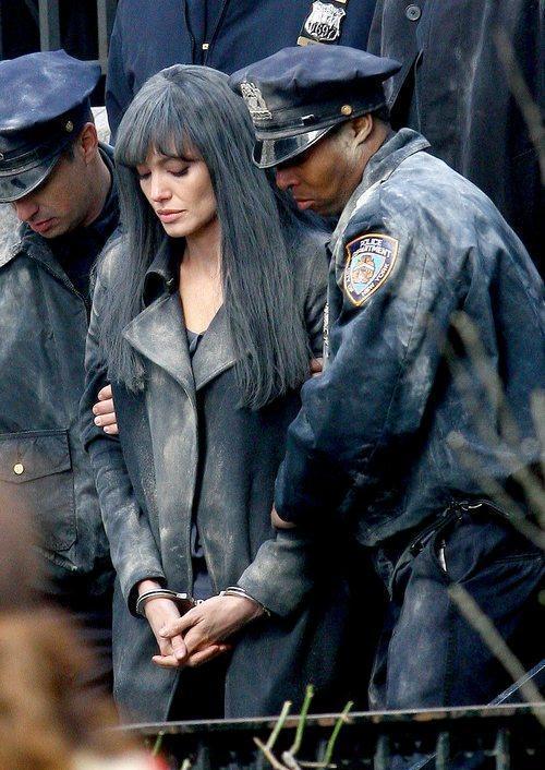 [angelina-jolie-03.jpg]