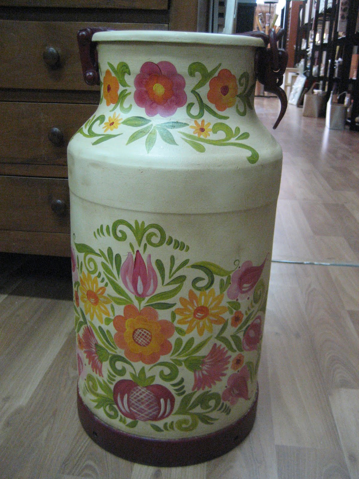 El niu de l'art: Lecheras decoradas.