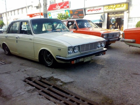 Here is another Paykan Lowrider or as they call them over in Iran Paw 