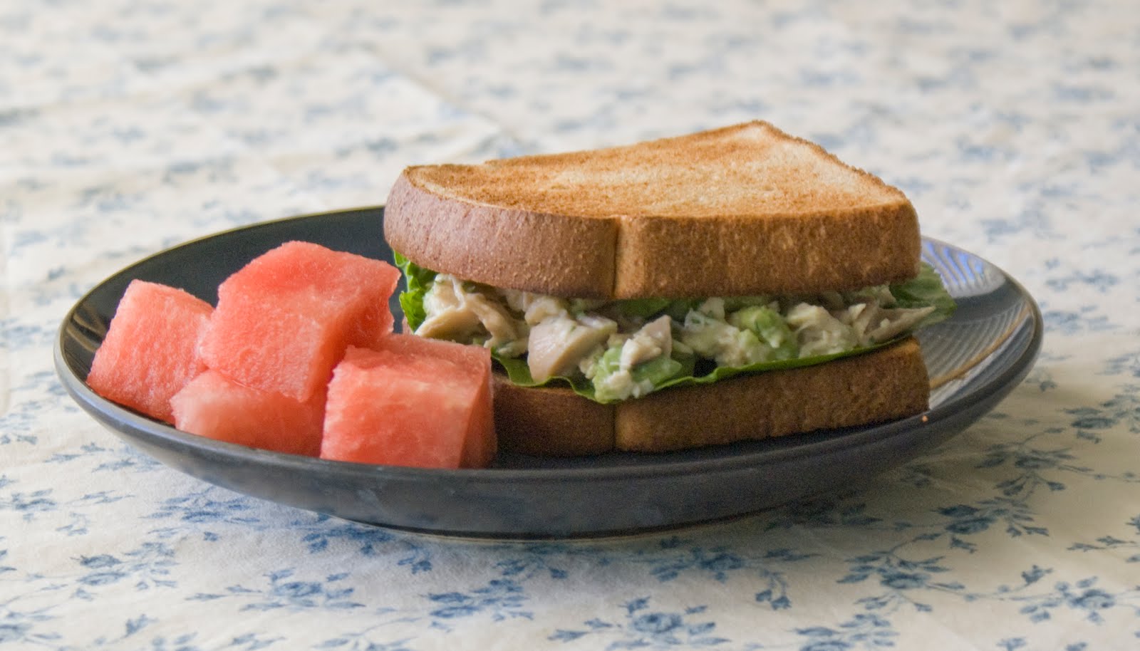 avocado chicken salad sandwich