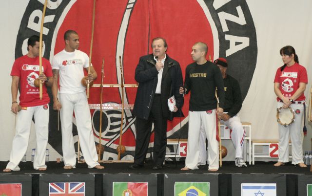 [PRESIDENTE+DANDO+BOAS+VINDAS+AOS+ATLETAS.JPG]