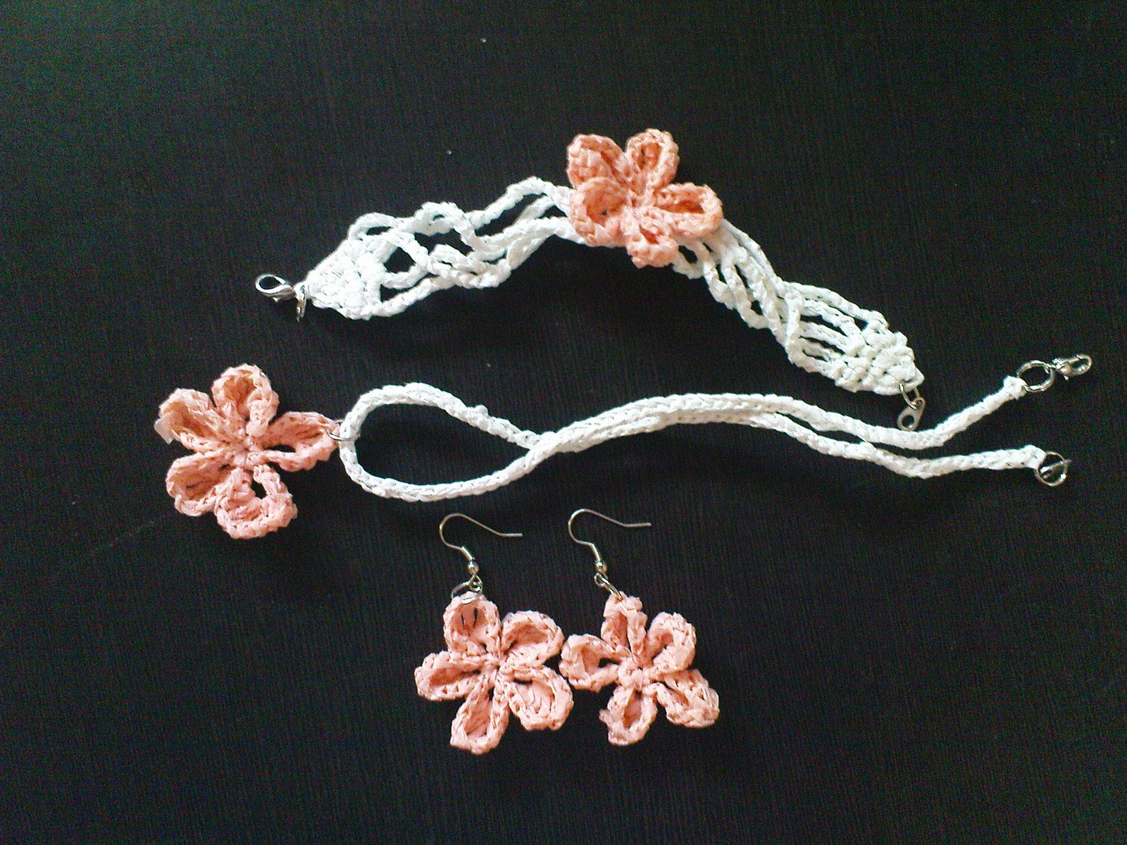 Moira Crochets Plarn Scalloped Flower Jewelry Set