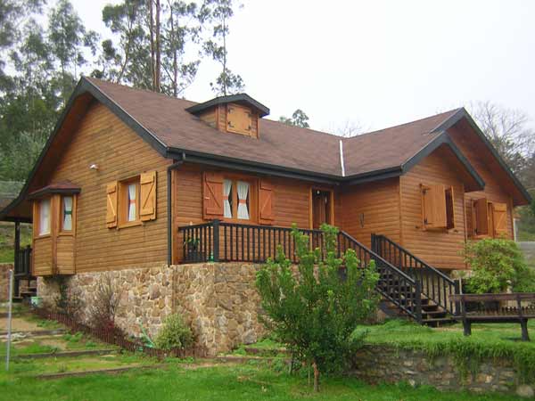 Estuco y Madera: Madera