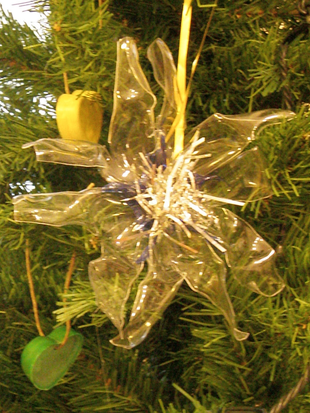 Stella Di Natale Con Bottiglie Di Plastica.Unconventional Mom Decorazioni Per L Albero Con Bottiglie Di Plastica