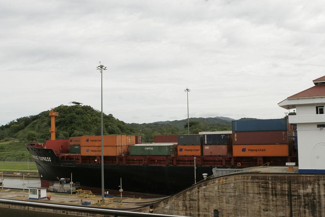[barco+y+conteiners.JPG]