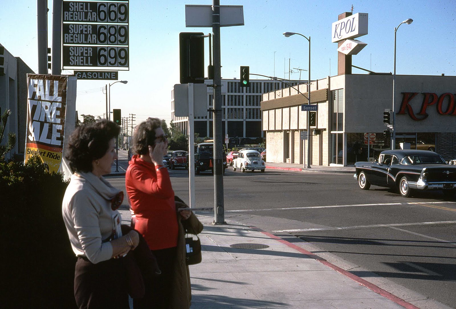 [Immagine: KPOL+radio+station+on+Sunset+Blvd+1976.jpg]