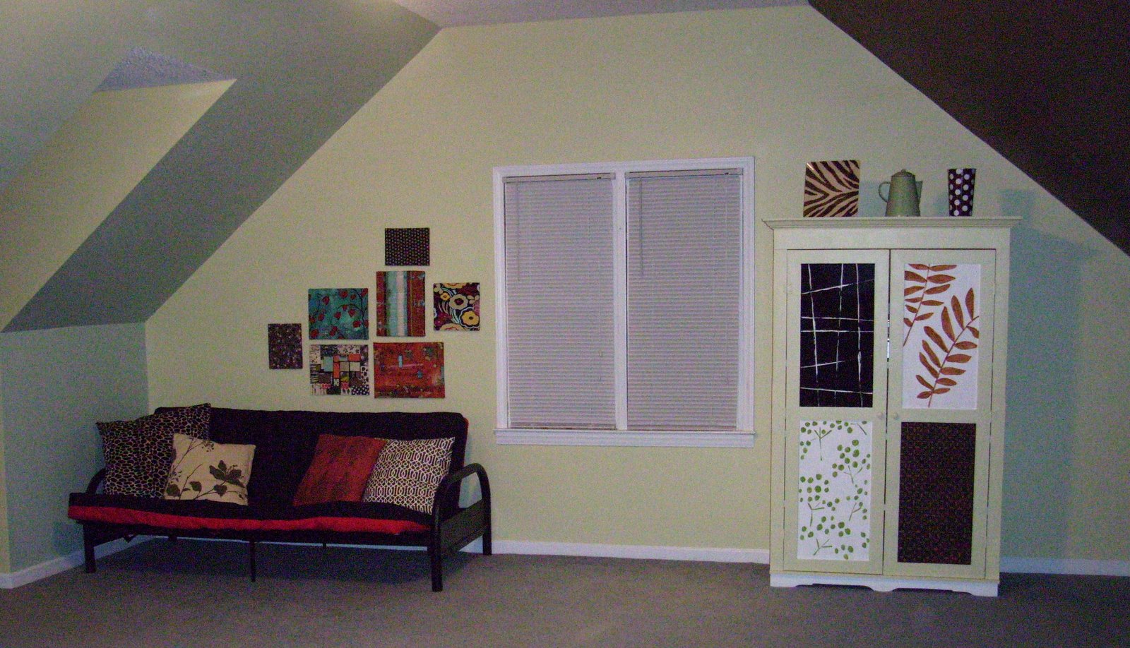 [game+room+005.JPG]