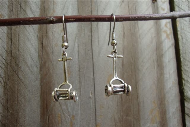 [Laurie's+earrings.JPG]