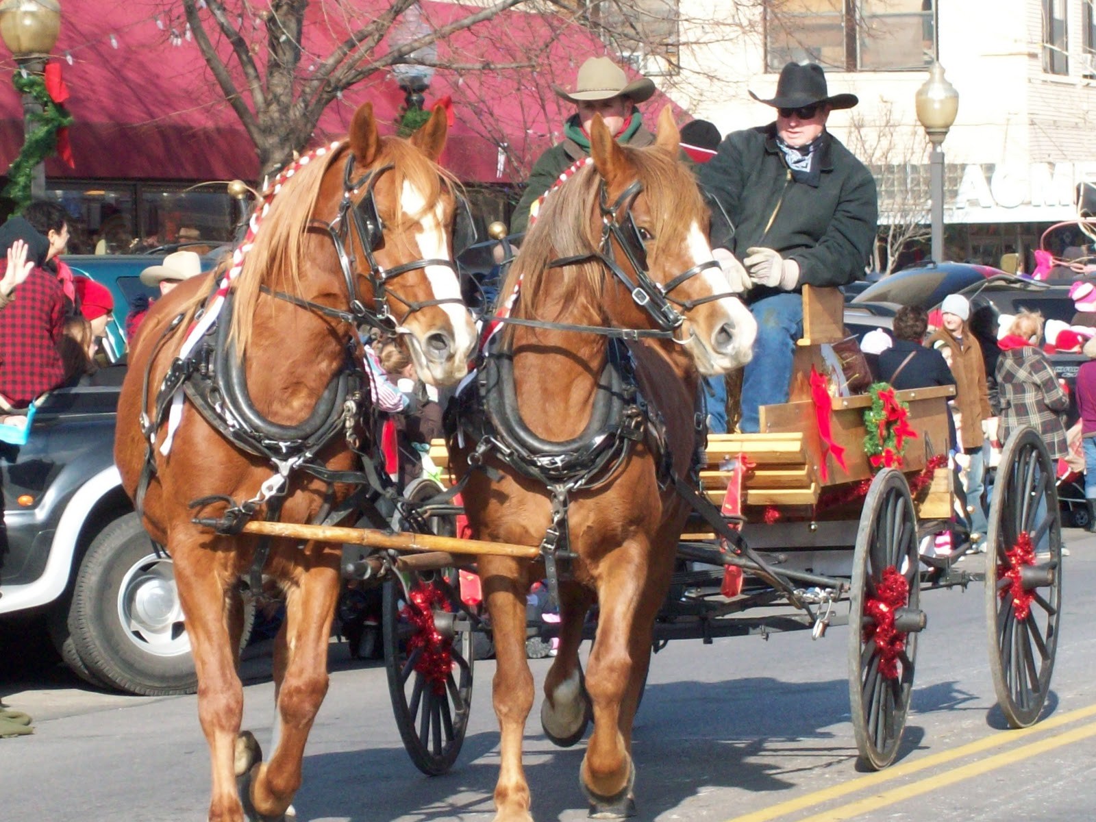 The Best Moments: The Old Fashioned Christmas Parade