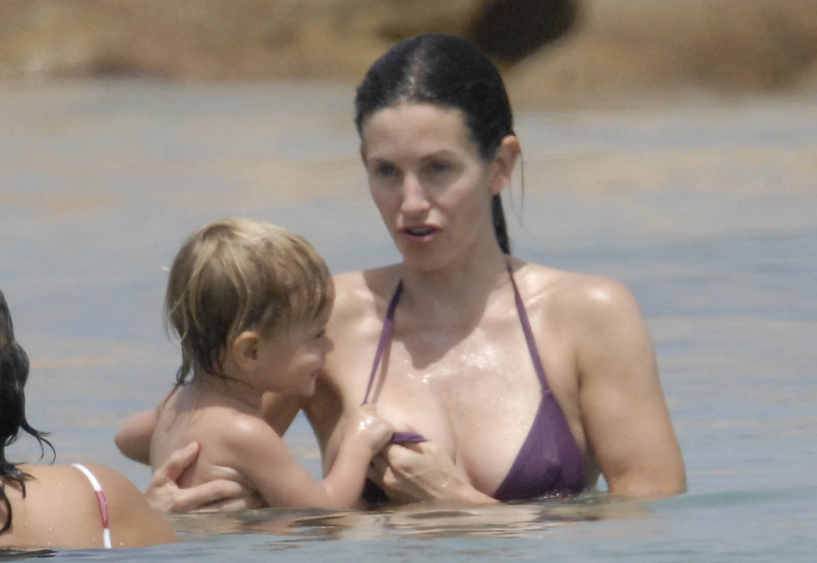 courtney-cox-nipple-slip-09.jpg.