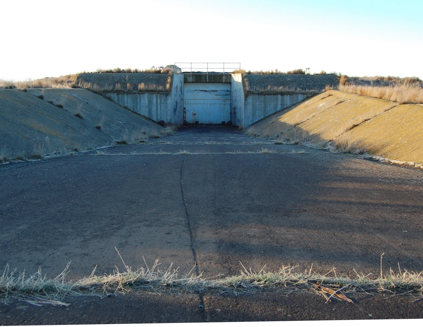 http://1.bp.blogspot.com/_dKok25glEy0/S6vfLI3XSQI/AAAAAAAAGAQ/FjuKdC5jxb0/s1600/atlas-missile-base.jpg
