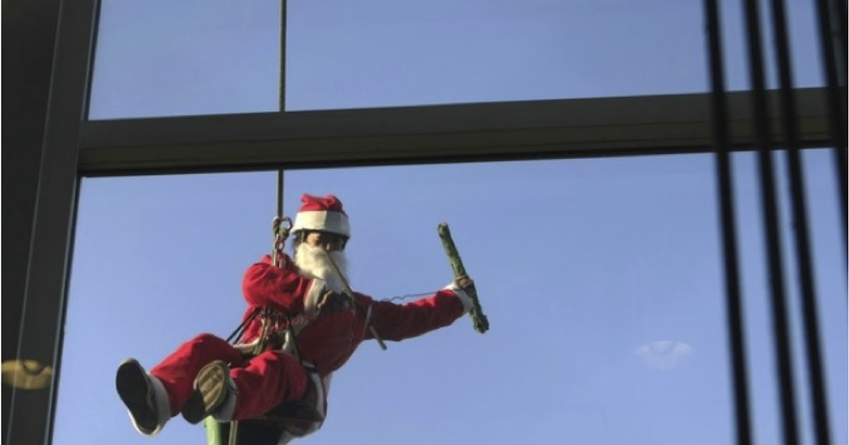 RobinsonSolutions Professional Window Cleaning Merry Christmas Window
