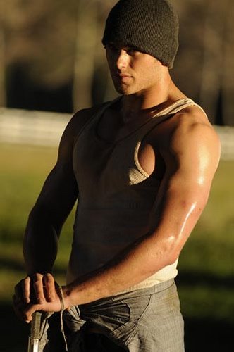 [kellan-top6.jpg]