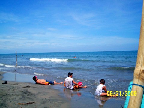 [2008-06-21-Bauang-LaUnion-WhiteHouse-beach-4907-730431.JPG]