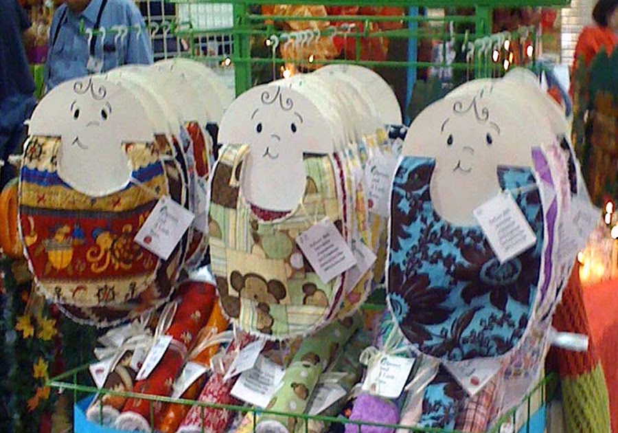 2 Sprouts Stitchery My Baby bib hanger, a new use for a paper plate!