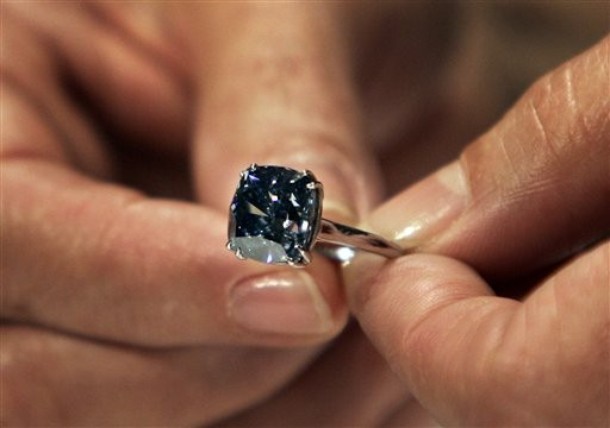 [Cullinan+Blue+7+carats.jpg]