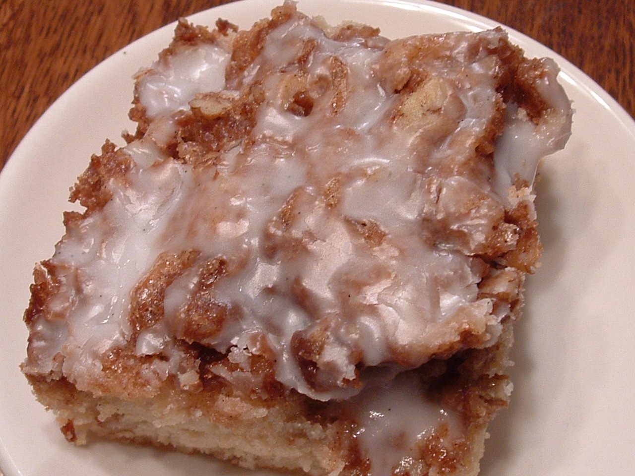 housewifery Cinnamon Roll Cake