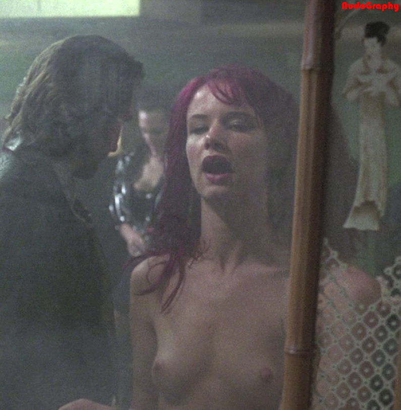 Juliette lewis topless