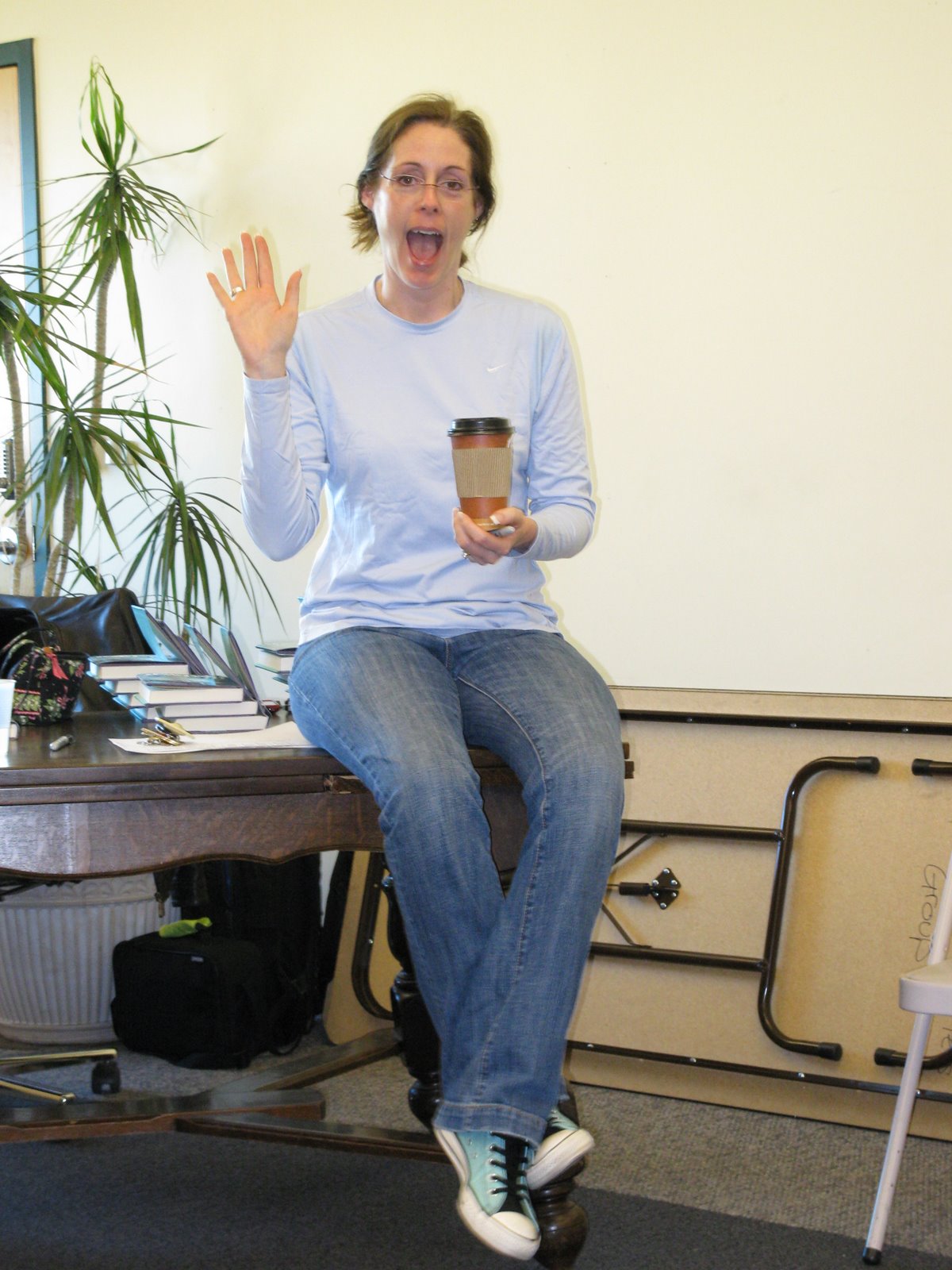 [Lauri+waves+to+the+camera.jpg]