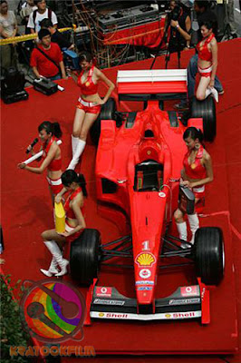 Cute Ferrari Girls vs KIA Motor Girls Pictures