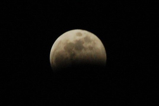 [lunar_eclipse_4.JPG]